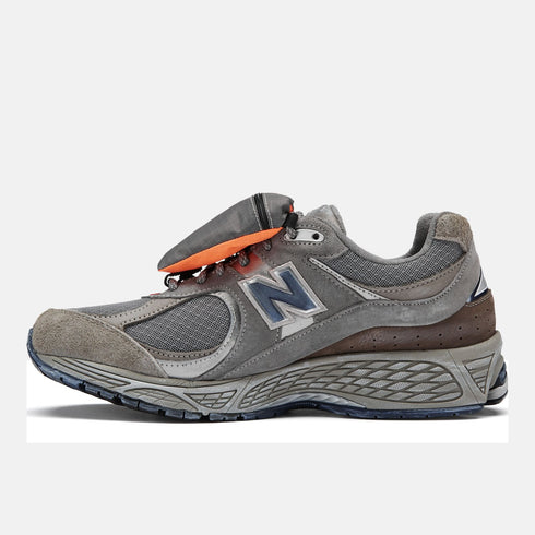 NEW BALANCE 2002R Premium Vintage Mens Sneakers